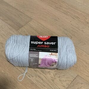 NWT Jumbo Red Heart Jumbo Yarn - Light Grey - 14 oz/744 Yards